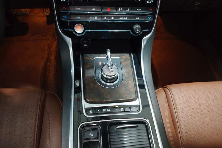 Used Jaguar XFL 2018 XFL 2.0T 250 PS Luxury Edition
