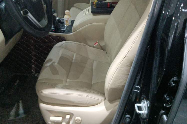 Used Toyota Highlander 2018 2.0T Four-Wheel Drive Luxury Edition 7 Seats China V Emission Standard
