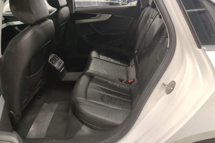 Used Audi A4L 2019 40 TFSI Fashion Edition China VI Emission Standard