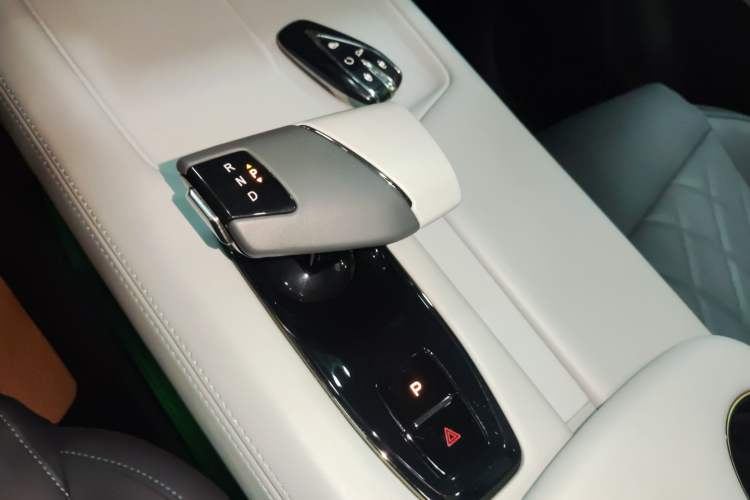 Used Changan UNI-Z New Energy 2024 Blue Whale Smart Electric iDD 125km Excellence Model