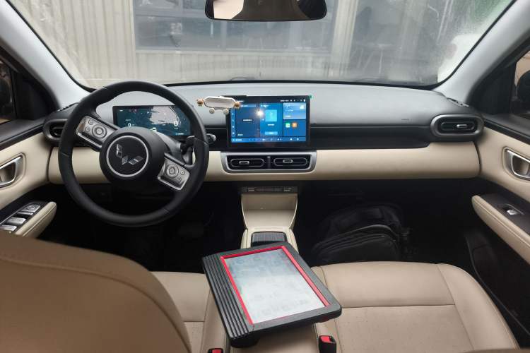 Used Wuling Bingo PLUS 2024 330 km Range Five-Seater Version
