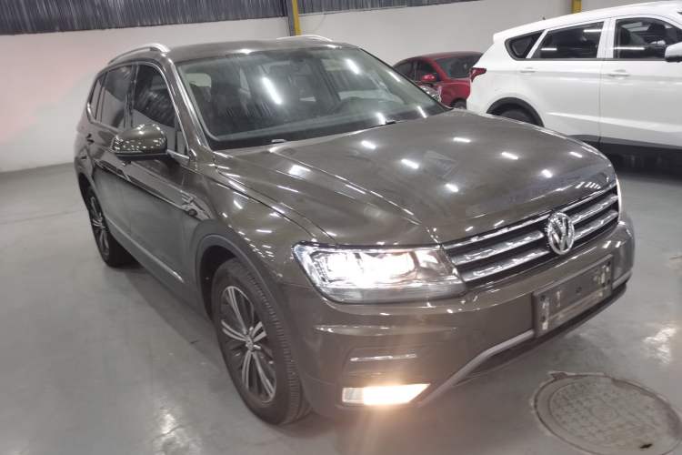 Used Volkswagen Tiguan L 2019 330TSI Automatic Two-Wheel Drive Panoramic Comfort Edition China VI Standard
