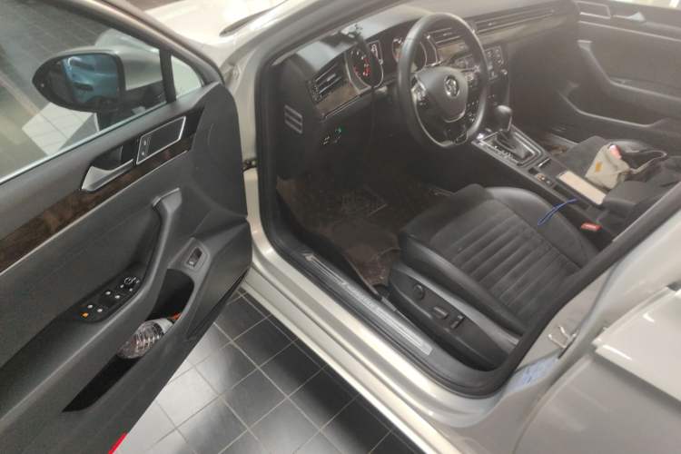 Used Volkswagen Magotan 2017 330TSI DSG Luxury Model
