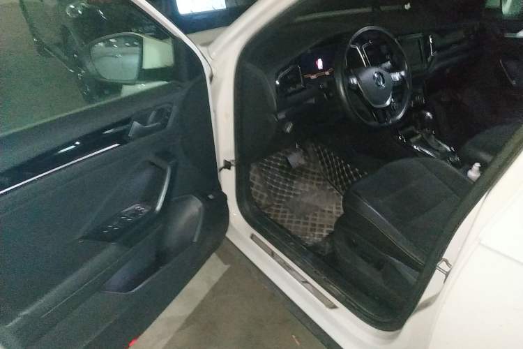 Used Volkswagen T-ROC 2019 280TSI DSG Four-Wheel Drive Luxury Version China V Standard
