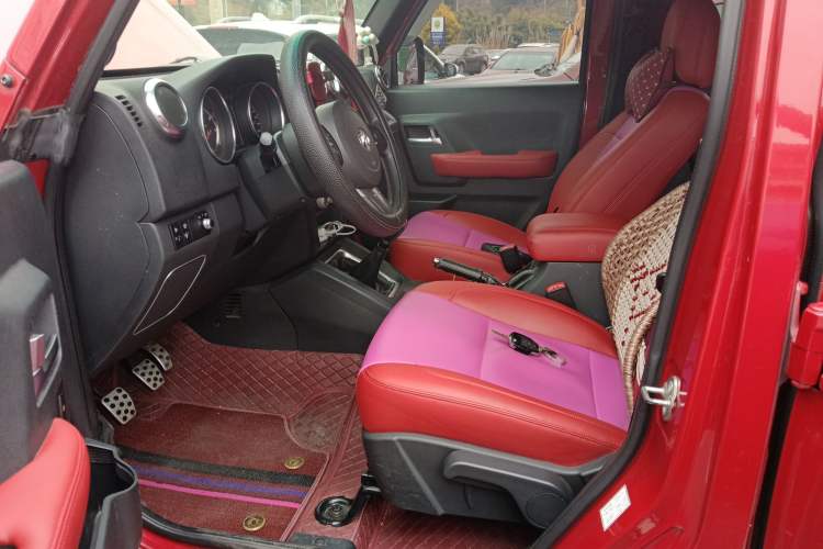 Used  BJ40 2016 40L 2.0T Manual Two-Wheel Drive Luxury Edition
