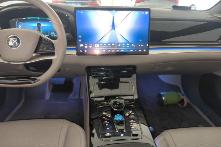 Used BYD Han 2024 EV Glory Edition 605KM Front-Wheel-Drive Premium Model
