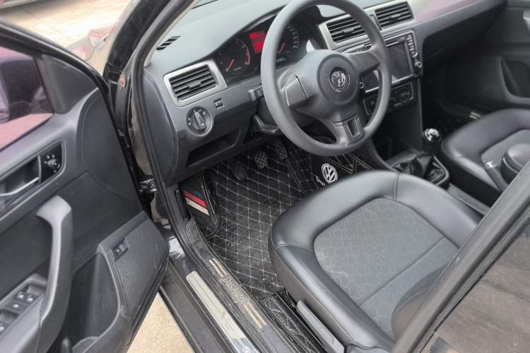 Used Volkswagen Santana 2015 1.6L Manual Comfort Edition