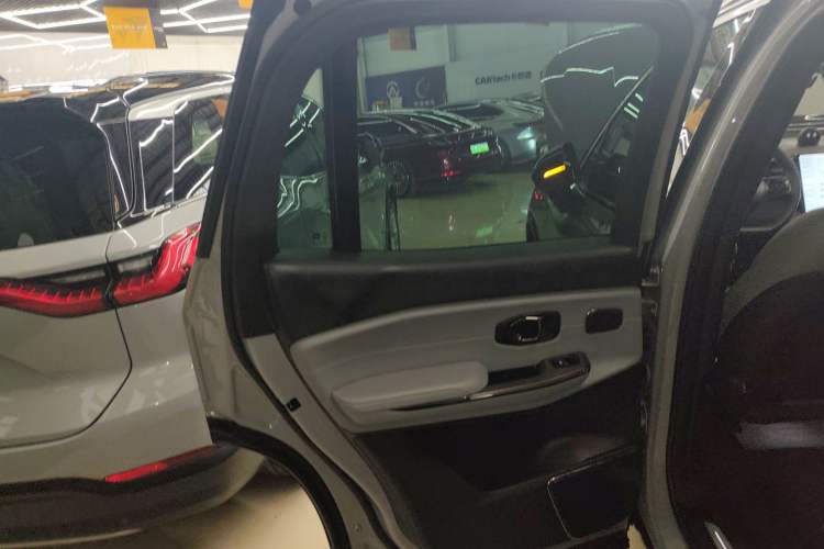 Used Nio ES8 2022 75 kWh Signature Edition Six-Seater
