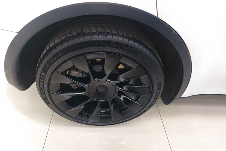 Used Tesla Model Y 2021 Long-Range All-Wheel-Drive Version 3D7
