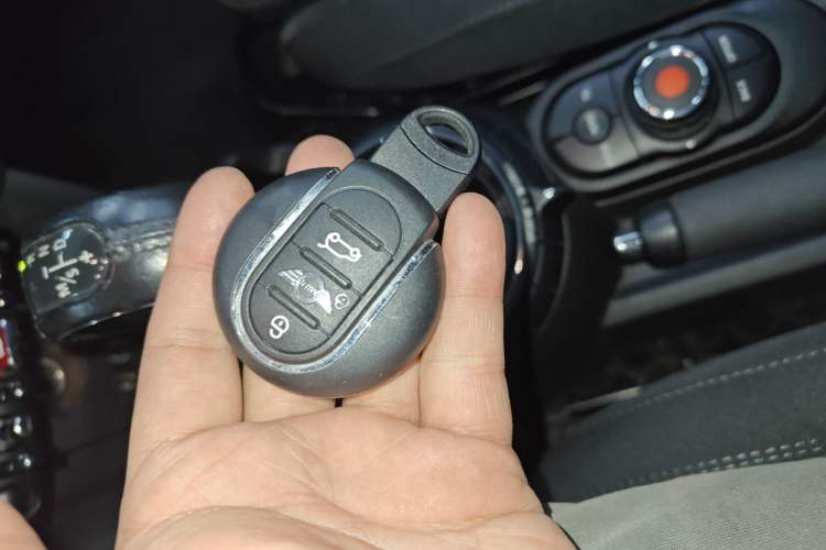 Used  MINI 2016 1.5T COOPER
