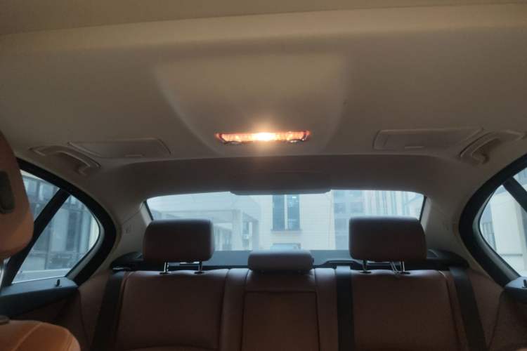 Used BMW 5 Series 2014 525Li Leading Model
