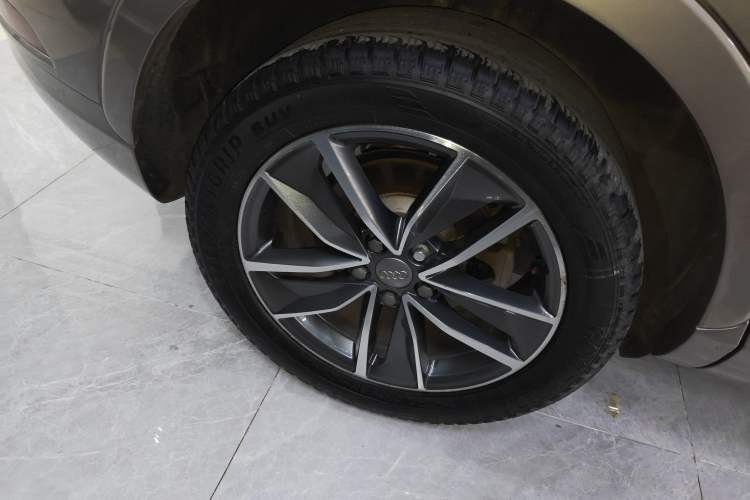 Used Audi Q3 2017 40 TFSI quattro all-wheel-drive sport model
