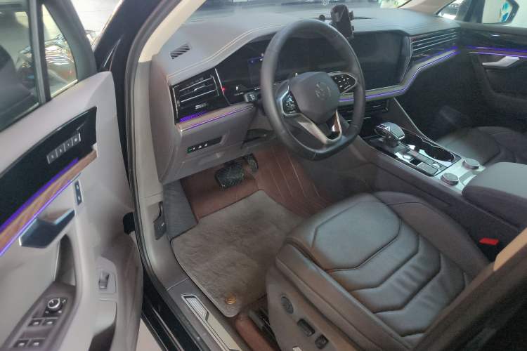 Used Volkswagen Touareg 2023 3.0 TSI Luxury Edition Obsidian Black Sport Package
