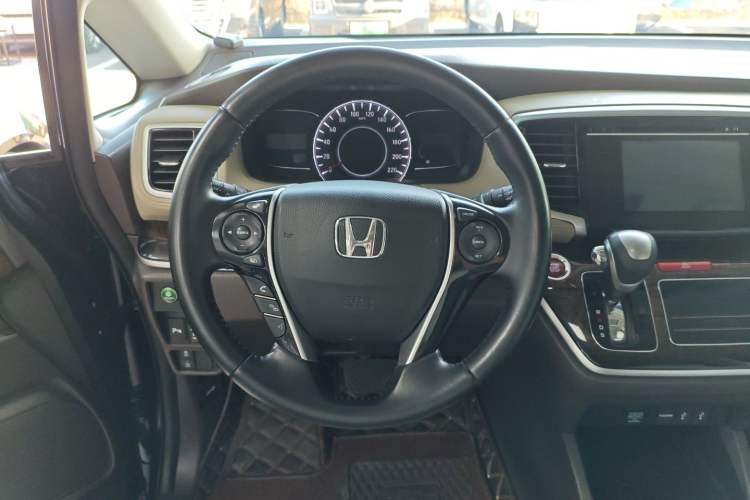 Used Honda Odyssey 2015 Updated Version 2.4L Smart Edition
