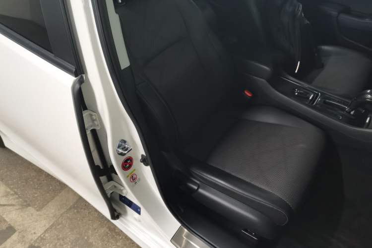 Used Honda Jade 2016 1.8L Automatic Comfort Elite Version 5 Seats
