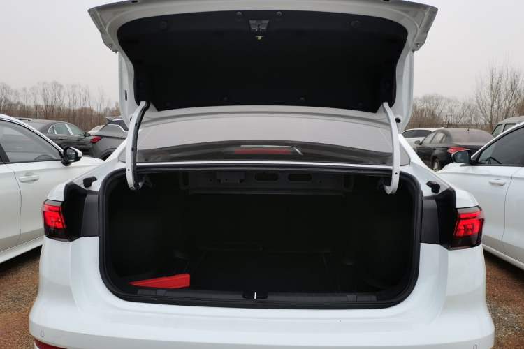 Used Geely Auto Emgrand 2025 4th Generation 1.5L CVT Flagship Version
