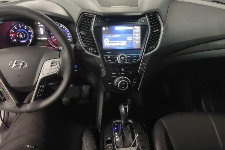 Used Hyundai Santa Fe 2015 2.0T Automatic All-Wheel Drive Smart Version 5 Seats