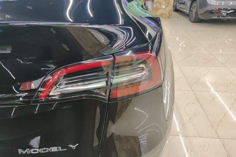 Used Tesla Model Y 2021 Long-Range All-Wheel-Drive Version 3D7
