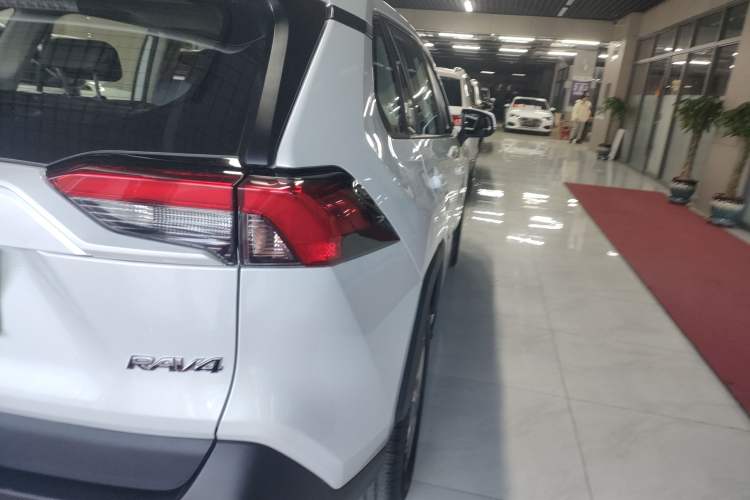 Used Toyota RAV4 2022 2.0L CVT Two-Wheel Drive Fashion Plus Edition
