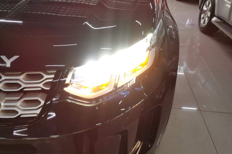 Used Land Rover Discovery Sport 2020 200 PS Family Edition
