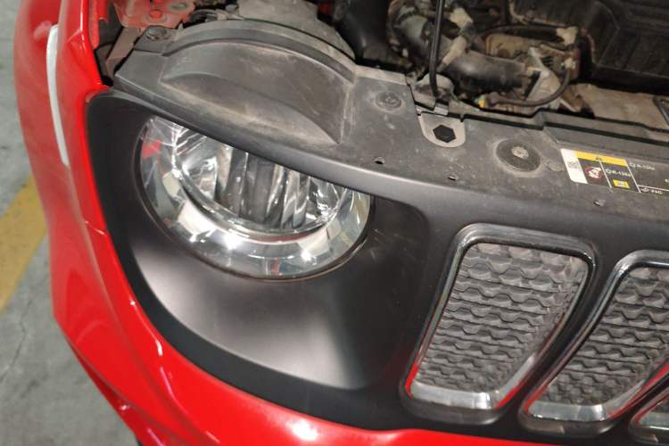 Used  Renegade 2019 220T Automatic Leading Edition
