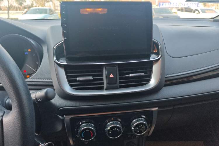 Used Toyota YARiS L 2020 X-Trail X 1.5L CVT Luxury Edition