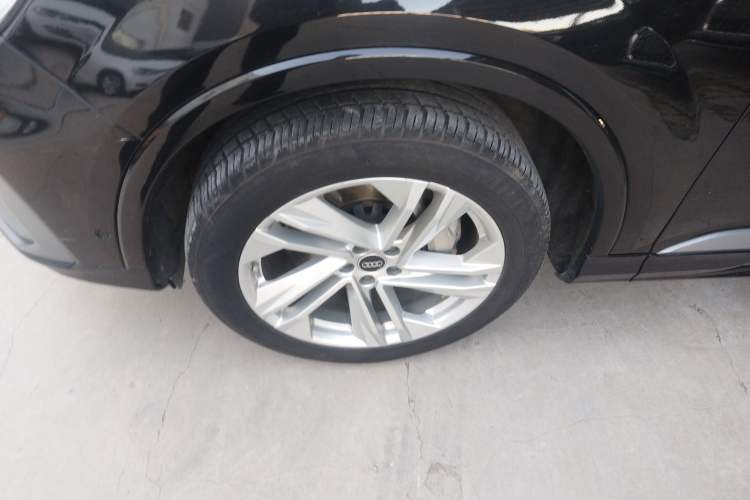 Used Audi Q7 2023 45 TFSI quattro S line Sport model
