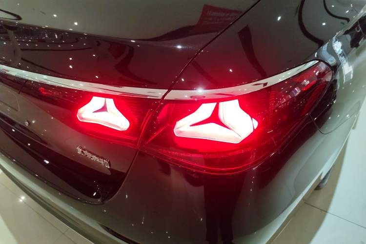 Used Mercedes-Benz E-Class 2025 Facelift E 300 L Luxury Edition
