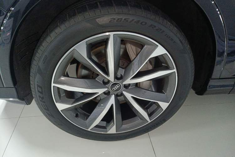 Used Audi Q7 2022 55 TFSI quattro S line Sport model
