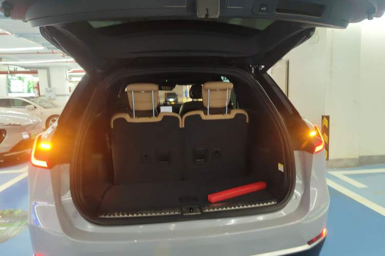 Used Nio ES8 2020 415 km Range 6-Seater Version