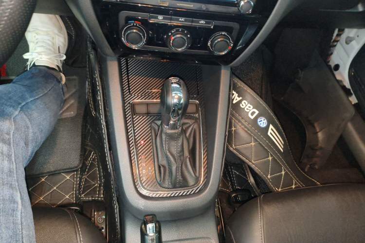 Used Volkswagen Sagitar 2015 1.6L Automatic Comfort Model
