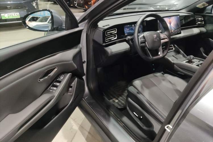 Used BYD Qin L 2025 DM-i Smart Drive 120KM Superior Model
