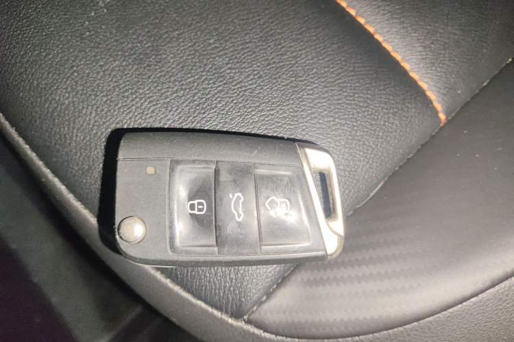 Used Volkswagen T-ROC 2021 280TSI DSG Two-Wheel Drive Comfort Connect 30th Anniversary Edition