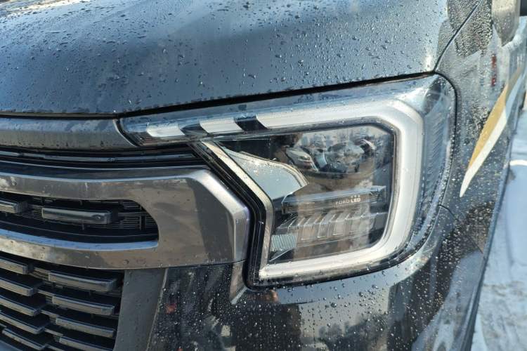 Used Ford Transit T8 2024 T8 2.3T Diesel Automatic Mid-axle Mid-roof 6-Seater Multi-function Version 2/2/2