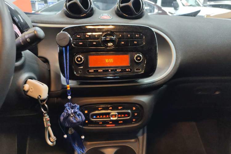 Used  forfour 2016 1.0L 52 kW Passion Edition
