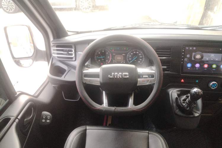 Used JMC Fushun 2025 2.0T 6MT Diesel Short-Wheelbase Low-Roof Commercial Multi-Purpose Passenger Vehicle with 5/6 Seats and Lift-Up Tailgate
