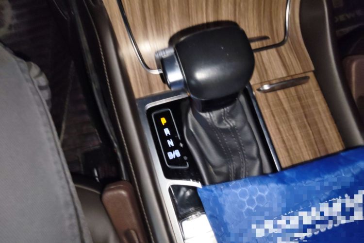 Used Roewe RX8 2018 30T Smart Connectivity Two-Wheel Drive Flagship Edition
