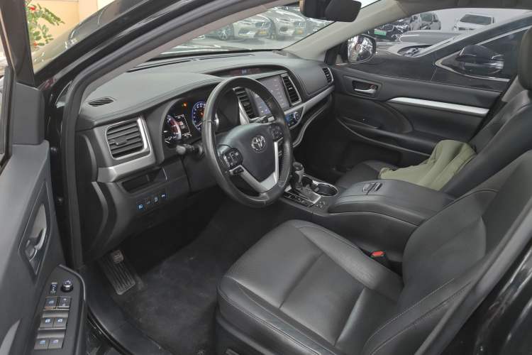 Used Toyota Highlander 2018 2.0T Four-Wheel Drive Prestige Version 7 Seats China VI Standard
