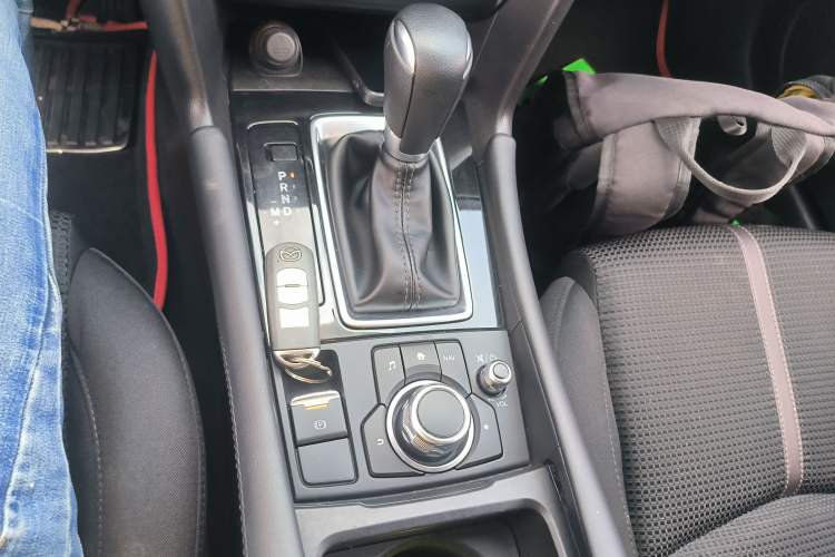 Used Mazda Mazda 3 Axela 2017 Sedan 1.5L Automatic Luxury Model China VI Standard
