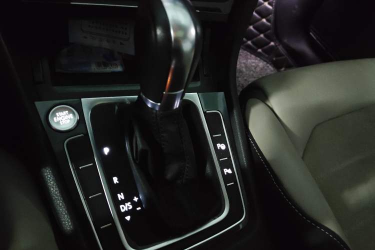 Used Volkswagen Golf 2017 230TSI Automatic Luxury Million-Vehicle Commemorative Edition
