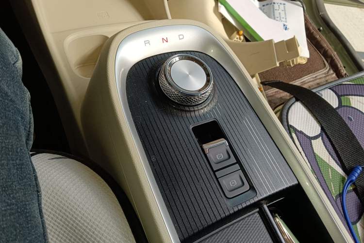 Used ORA Good Cat 2022 Morandi Edition 400km Standard Range Premium Version Lithium-Ion Battery