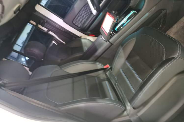 Used  BJ40 2023 2.0T Automatic Four-Wheel Drive Urban Hunter Edition Chivalrous Type
