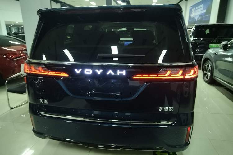 Used VOYAH Dream 2025 PHEV Four-Wheel-Drive Flagship Kunpeng Edition
