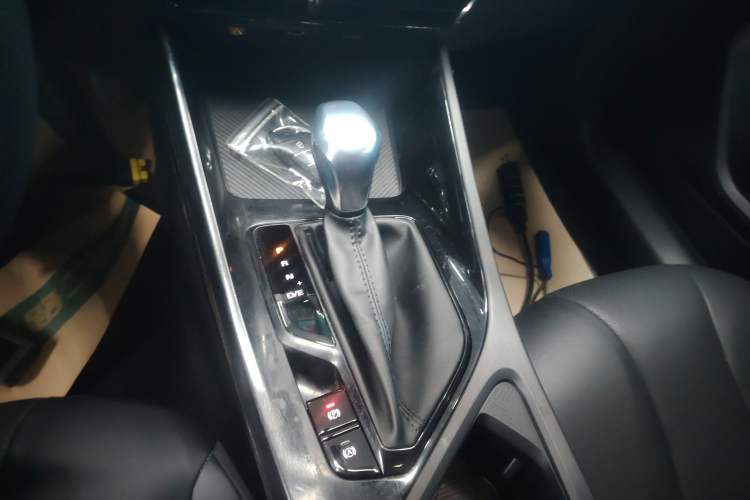 Used Roewe i5 2021 1.5L CVT Black Gold Edition