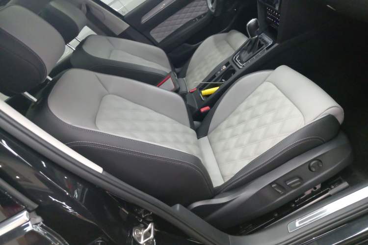 Used Volkswagen Magotan 2023 2 Million Units Limited Edition 330TSI DSG Leading Version
