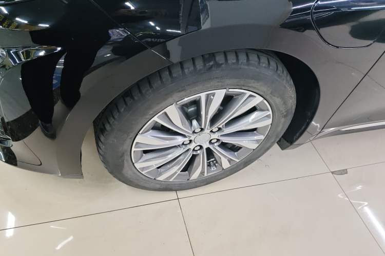 Used Hongqi E-QM5 2024 610 km PLUS
