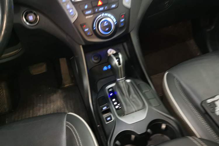 Used Hyundai Santa Fe 2017 2.0T Automatic Two-Wheel Drive Smart Version 7 Seats
