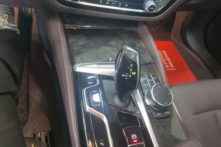 Used BMW 5 Series 2022 Second Facelift 525Li M Sport Package
