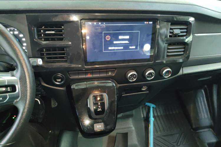 Used JMC Fushun 2023 2.0T Automatic Short-Wheelbase Low-Roof Commercial & Multi-Purpose Passenger Vehicle 6-Seater with Dual-Opening Tailgate
