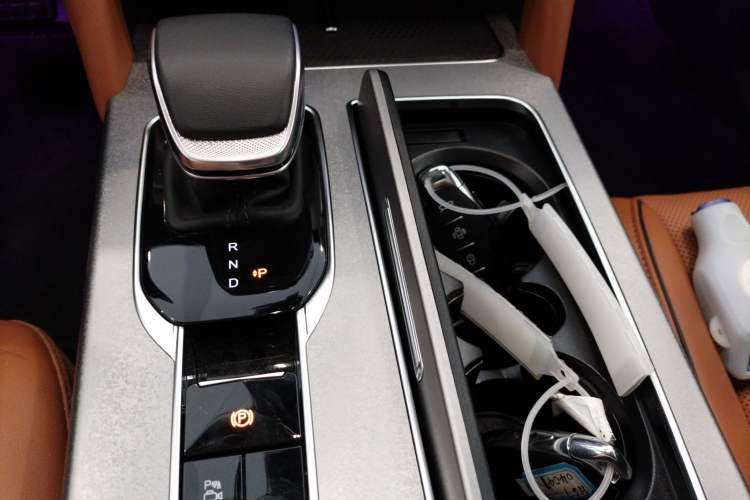 Used Hongqi HS7 PHEV 
